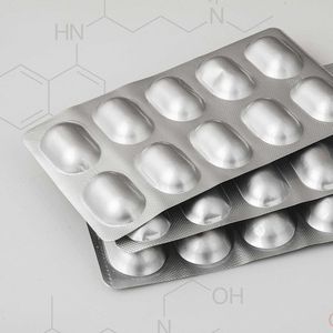 L'hydroxychloroquine est un médicament utilisé contre le paludisme.