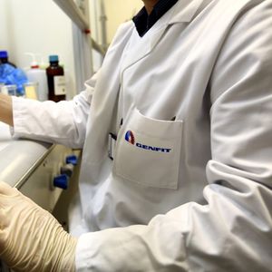 La société biopharmaceutique Genfit emploie 200 personnes.