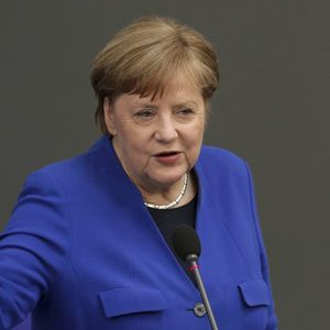 Selon Angela Merkel qui intervenait mercredi devant le Bundestag, il s'agit de réagir à l'arrêt de Karlsruhe avec une « boussole politique claire » pour s'assurer que l'euro soit une monnaie commune forte et pérenne.