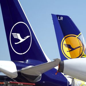 Les services de la concurrence européenne de Margrethe Vestager exigent en échange du plan de sauvetage que Lufthansa renonce, au profit de ses concurrents, à certains créneaux de décollage et d'atterrissage dans ses deux hubs de Munich et de Francfort.
