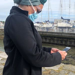 Le projet pilote d'appli mobile de l'île de Wight a montré que c'est probablement une erreur de lancer l'application avant que le public se soit familiarisé avec l'idée d'un traçage.