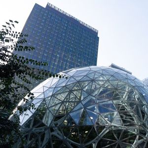 Le siège d'Amazon, à Seattle. Amazon a bénéficié des conditions très avantageuses sur le marché obligataire grâce aux achats de la Fed.