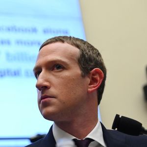 Mark Zuckerberg, le patron de Facebook, affronte la fronde d'une partie de ses employés.