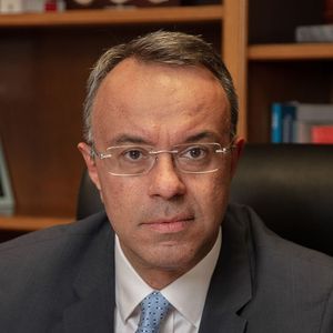 Christos Staikouras est économiste de formation et proche politiquement du premier ministre Kyriakos Mistotakis.