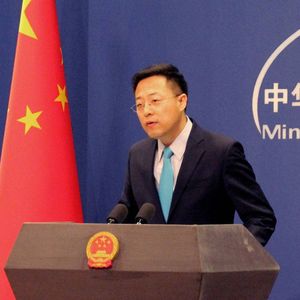 Le nouveau porte-parole du ministère des affaires étrangères, Zhao Lijian, en poste depuis février, dégaine des tweets incendiaires aussi vite que Donald Trump.
