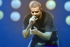 Des rappeurs comme Tyler The Creator ou Drake se sont indignés de voir leur morceau figurer aux Grammy dans une catégorie rap ou urbaine plutôt qu'une catégorie plus large comme pop.