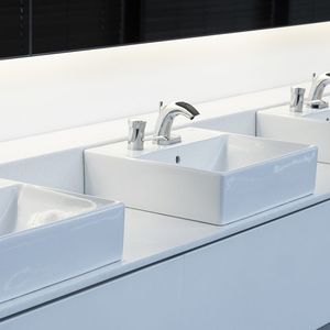 Lavabos à pédale ou sans contact, urinoirs et WC autonettoyants, Supratech conçoit et distribue une gamme d'un millier de références.