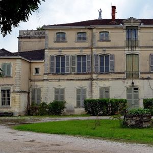 Construit au milieu du XVIIIe siècle, le château devient propriété de la mère d'Antoine de Saint-Exupéry à la fin du XIXe siècle.