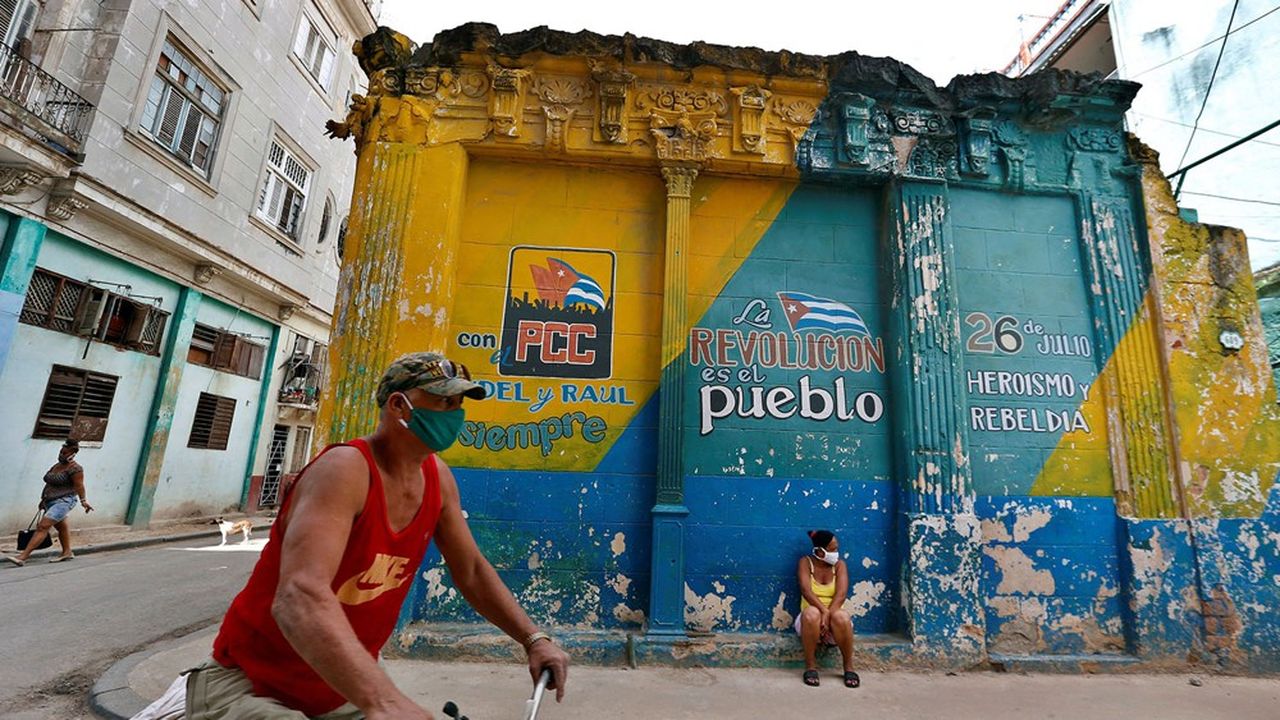 Déjà asphyxiée par les sanctions américaines, l'économie de Cuba a été pénalisée par le Covid-19 qui a gelé le tourisme dans l'île.