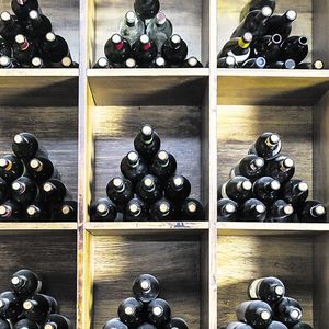 Cavissima sélectionne les vins pour ses clients et les stocke à la demande, puis les livre au besoin à l’adresse de leur choix.