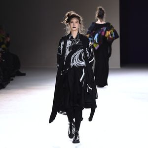 Fashion Week Automne-Hiver 2019 : les armes de séduction de Yohji Yamamoto