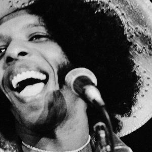 Sylvester « Sly » Stone, leader de Sly and the Family Stone en 1972, trois ans après Woodstock.