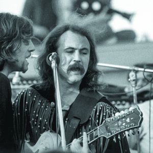 Crosby, Stills, Nash (arrière-plan), avec Neil Young, en 1969.