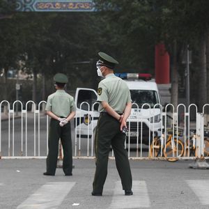 Neuf écoles et jardins d'enfants des environs ont également été fermés à Pékin.