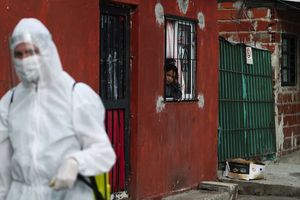 En Argentine, le coronavirus s'est immiscé dans les bidonvilles, poudrières redoutées.