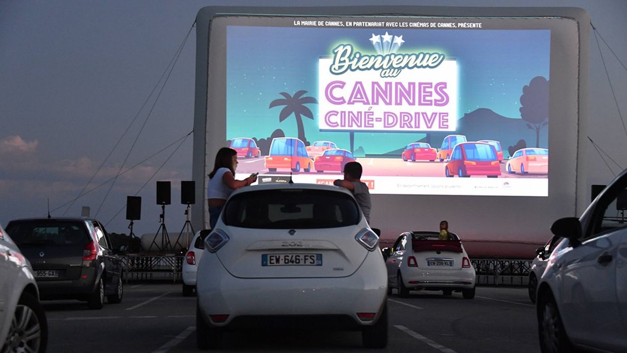 Cannes aussi a organisé une projection du film de Steven Spielberg E.T. sur le parking du Palm-Beach.