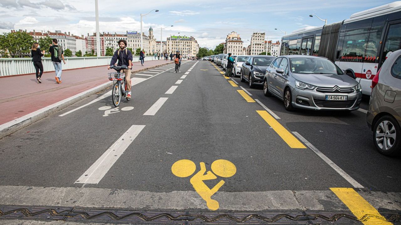 La métropole promet de s'appuyer sur les cyclistes pour définir les axes à aménager en priorité et de les solliciter pour des retours d'expériences sur les pistes cyclables en place.