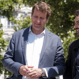 L'eurodéputé écologiste Yannick Jadot lundi avec le candidat EELV à la mairie de Lyon, Gregory Doucet.