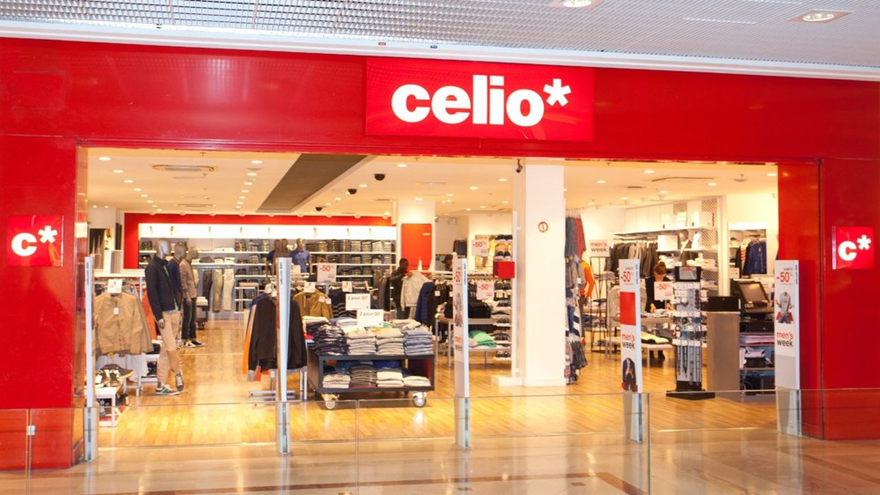 Celio dans le centre commercial de Belle-Epine en région parisienne. L'enseigne de vêtements pour hommes a été placée en redressement judiciaire suite à la crise de la Covid-19.