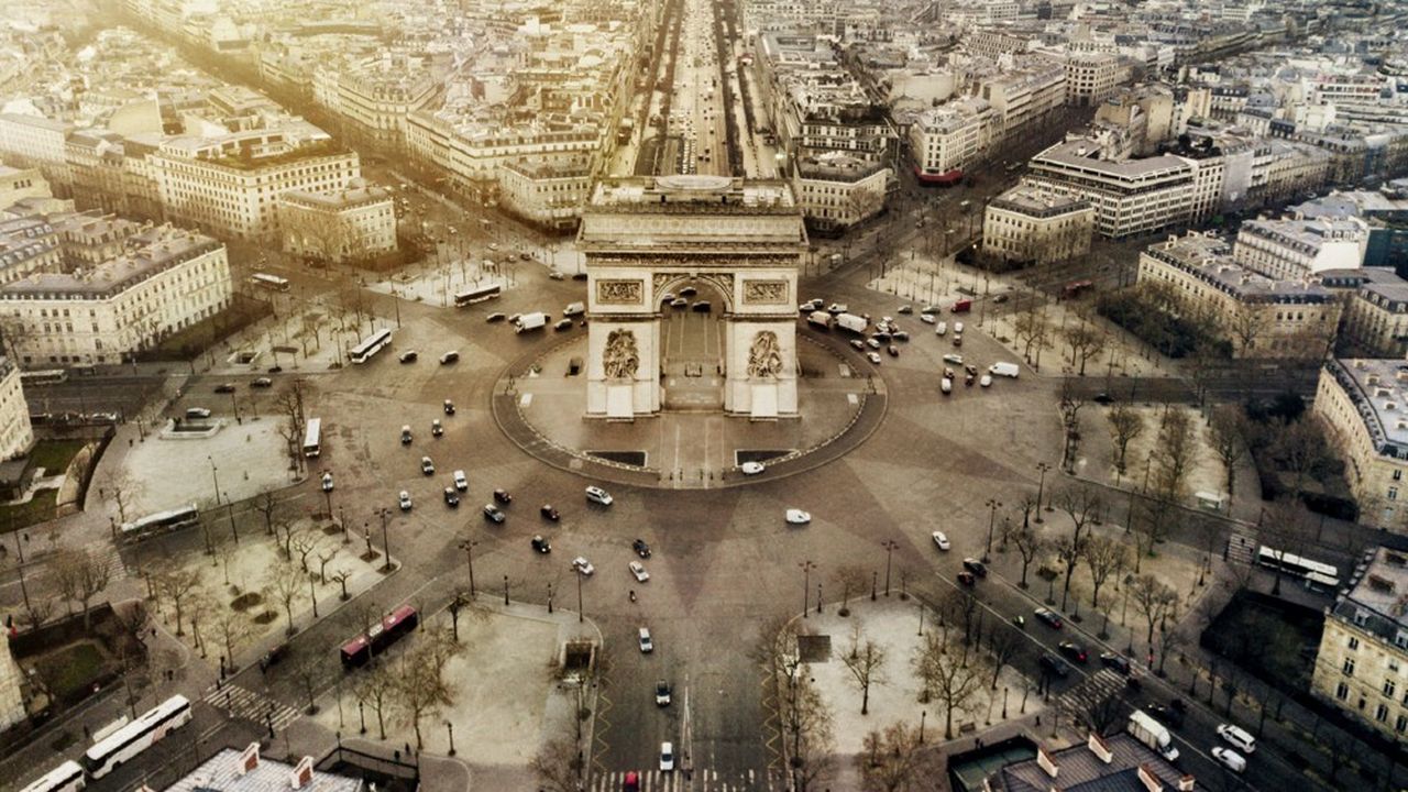 L'arc de triomphe, à Paris.