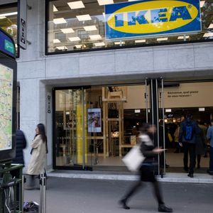 Ikea a inauguré en mai 2019 son premier magasin français de centre-ville, place de la Madeleine à Paris.