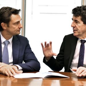 « La sortie de crise va se faire par l'innovation », affirme Philippe Véron (à gauche, avec Alain Duprey, son directeur général), président de l'Association des instituts Carnot.