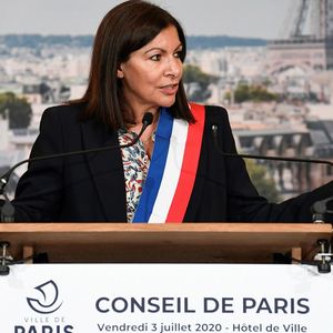 Anne Hidalgo après sa réélection par le Conseil de Paris vendredi.