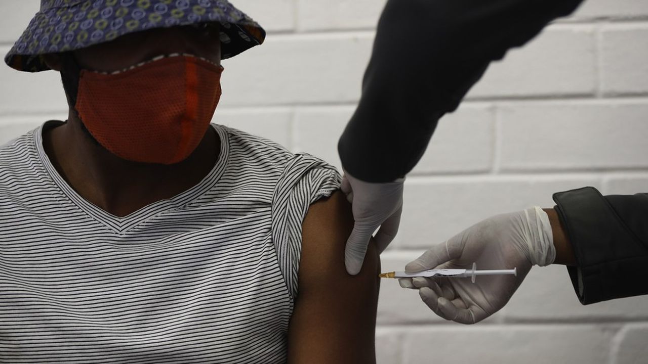 Seul le vaccin d'AstraZeneca est en essai de phase II/III, notamment en Afrique du Sud.