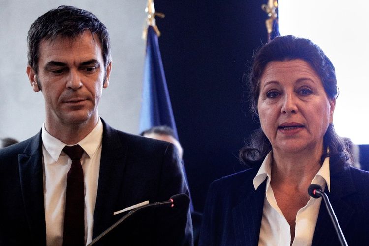 Olivier Véran et Agnès Buzyn, lors de la passation de pouvoirs au ministère de la Santé.