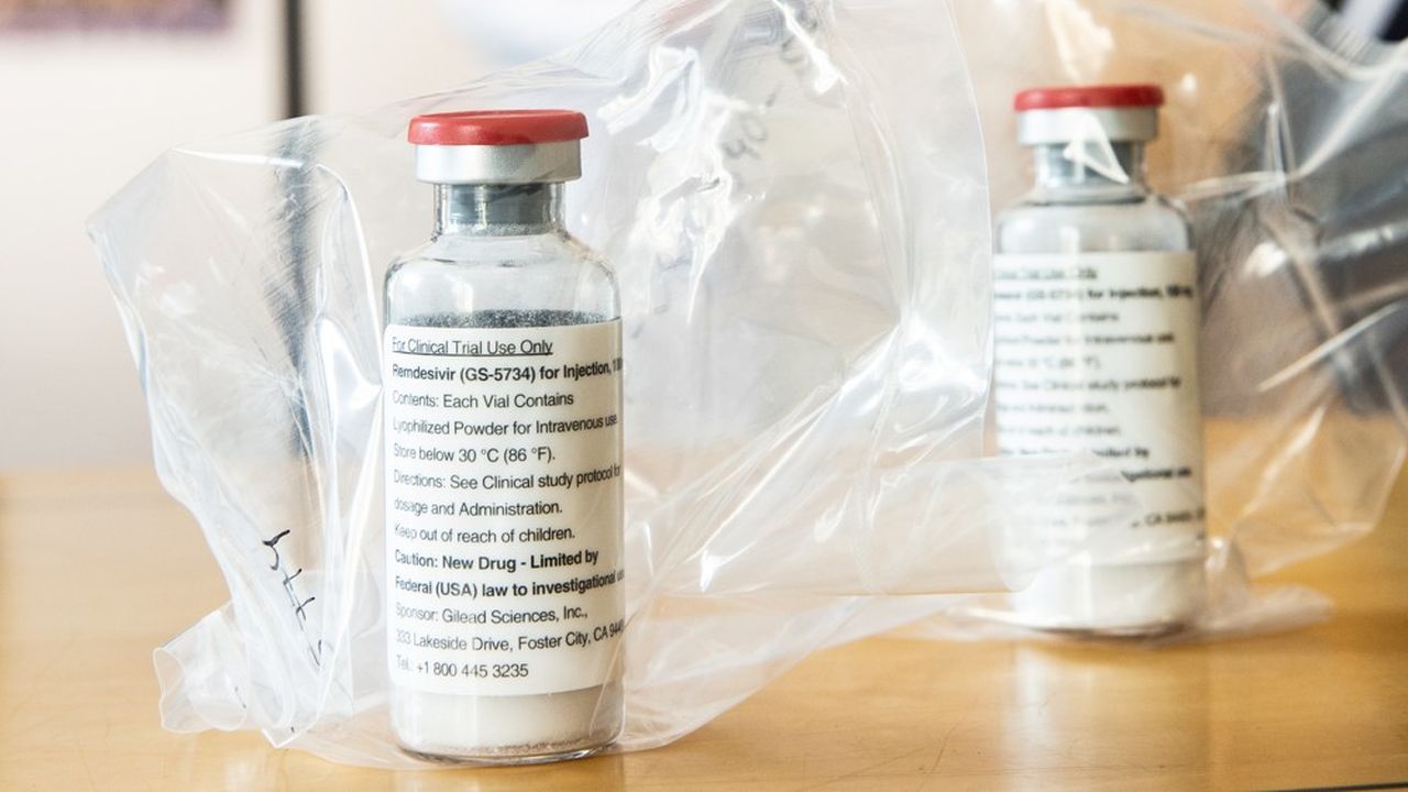 Le gouvernement américain a annoncé il y a une semaine avoir acquis 92 % de toute la production de remdesivir par le laboratoire Gilead de juillet à septembre, soit environ 500.000 traitements sur près de 550.000.