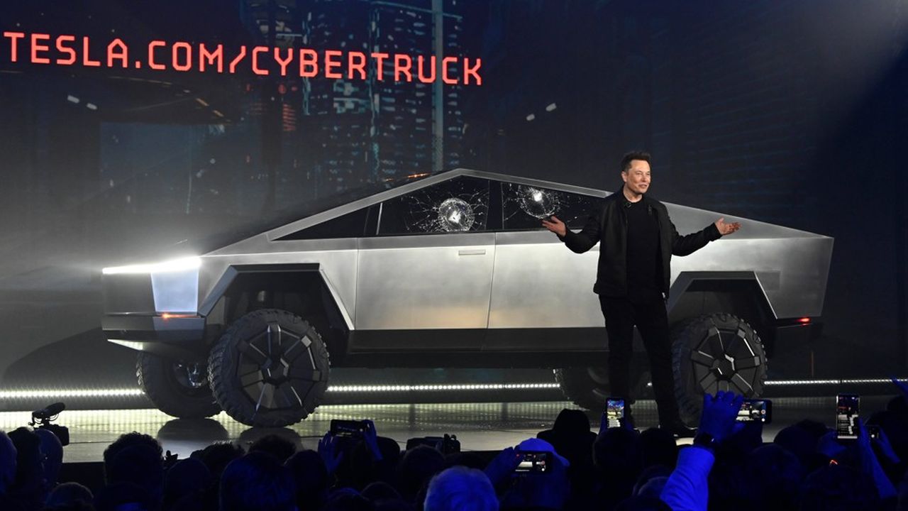 Tesla annonce une voiture totalement autonome