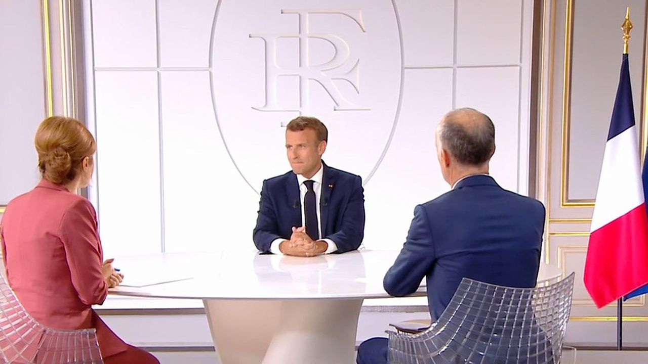 Emmanuel Macron interrogé depuis l'Elysée par Léa Salamé et Gilles Bouleau.