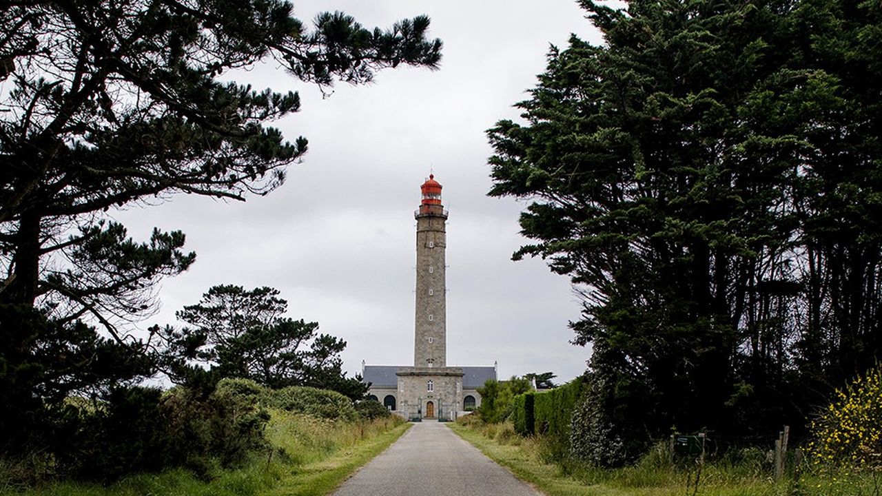 Le grand phare de Belle-Île, construit entre 1826 et 1835, mesure 52,25 m de haut.