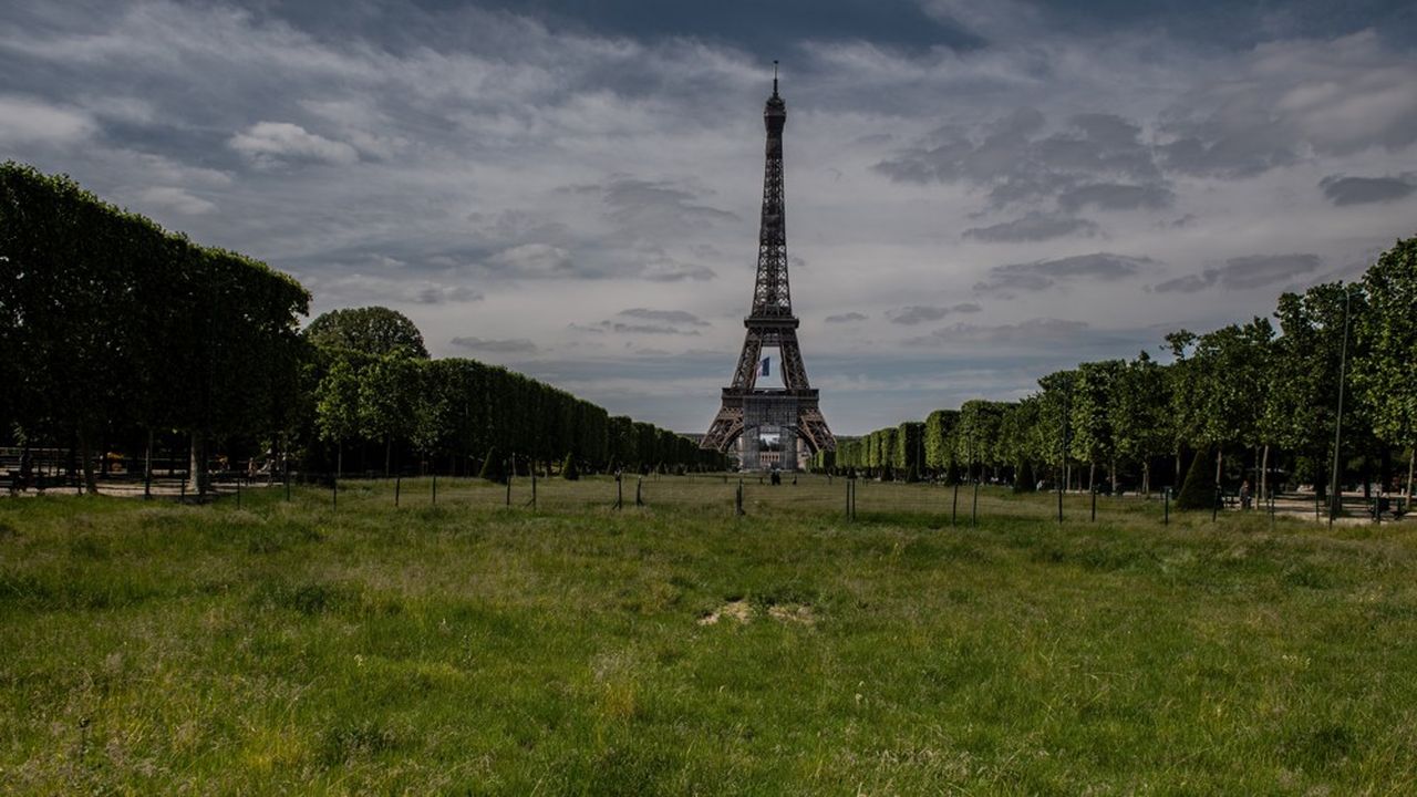 Paris est déserté par les touristes internationaux.
