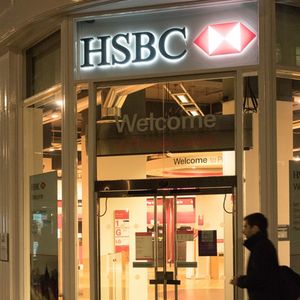HSBC cherche à céder une partie de son activité banque de détail en France, mais le dossier s'avère complexe.