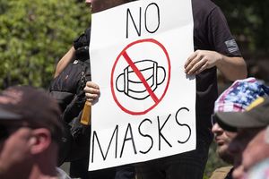 Des manifestants contre le port du masque devant le State Capitol à Colombus, dans l'Ohio, le 18 juillet dernier.