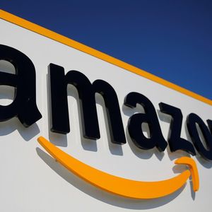 Le plus résistant des géants de la Tech a été sans conteste Amazon, qui a surfé sur la crise, en vendant en ligne ce qu'une bonne partie de ses concurrents ne pouvaient plus distribuer dans leurs magasins.