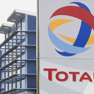 Total a perdu quasiment un tiers de son chiffre d'affaires et accumulé 7,6 milliards d'euros de pertes au premier semestre.