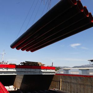 Le port de Bregaillon accueille des importations pour la Société du Canal de Provence, qui fait appel tant aux canalisations en acier turc qu'à celles de l'Indien Electrosteel, condamné par l'Europe en 2016 pour dumping et qu'elle met en concurrence avec la fonte française de Pont-à-Mousson, son autre fournisseur.