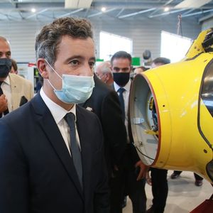Gérald Darmanin a visité le centre de maintenance des hélicoptères.