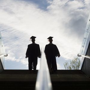Contrairement aux BAC+2, les diplômés de master pourrait prendre simplement quelques mois supplémentaires avant d'entrer dans leur premier emploi.