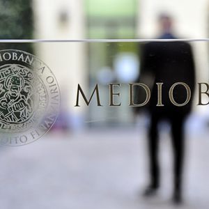Sur l'exercice clos au 30 juin, le profit de Mediobanca a reculé de 27 %, à 600 millions d'euros.