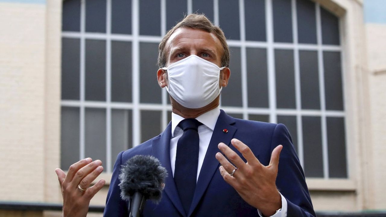 Pour Emmanuel Macron, la France doit « sortir plus forte » du plan de relance (ci-dessus lors de sa visite au site pharmaceutique Seqens ce vendredi matin).