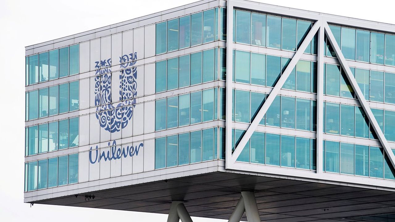 Unilever, qui revendique une initiative inédite, dit avoir « constaté une demande sans précédent » pour ses produits d'entretien ces derniers mois.