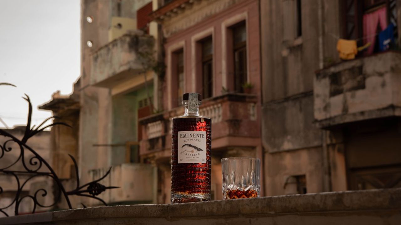 Moët Hennessy fait son retour sur le marché du rhum avec le lancement d'Eminente, un rhum cubain très haut de gamme.
