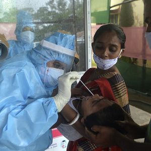 Avec plus de 4,2 millions de personnes contaminées depuis le début de la pandémie, l'Inde devient la deuxième nation la plus touchée au monde par le coronavirus.