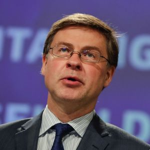 La présidente de la Commission européenne Ursula von der Leyen a nommé Valdis Dombrovskis commissaire européen au Commerce.