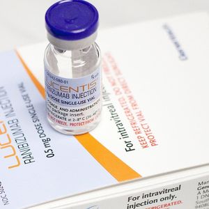 A son arrivée sur le marché en France en 2007, Le Lucentis, un traitement contre la DMLA développé par Genentech, coûtait 1.160 euros la dose.
