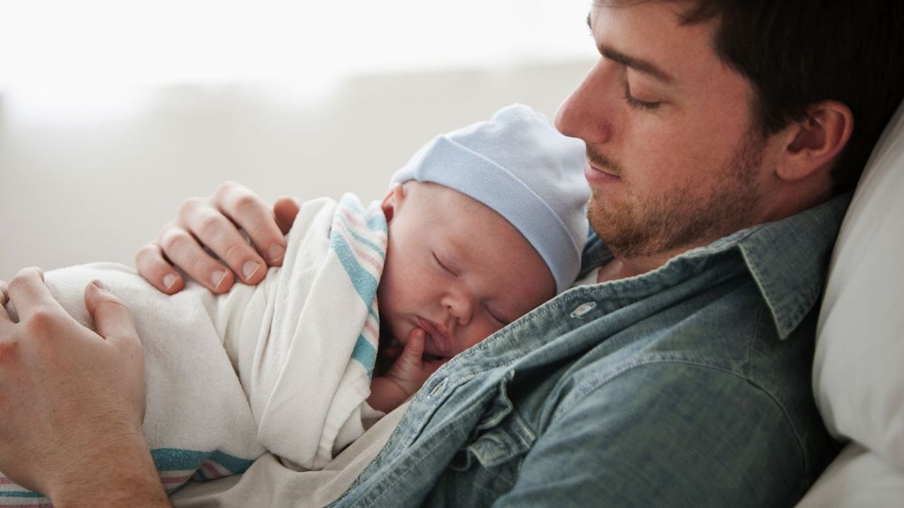 Les deux-tiers des pères exercent leur droit au congé paternité.