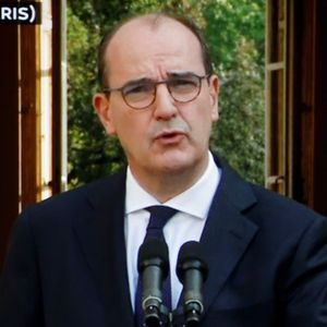 Le Premier ministre Jean Castex a annoncé une réduction de la période d'isolement.